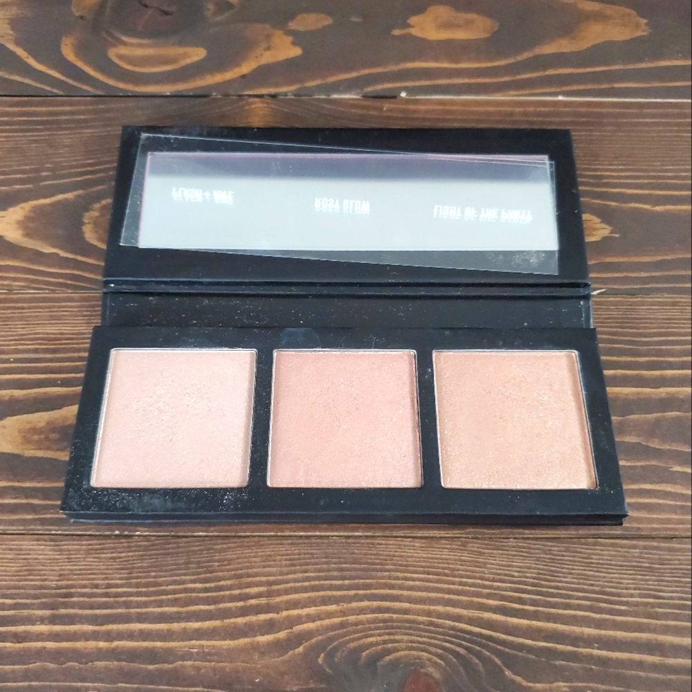 MAC Hyper Real Glow Palette - Flash & Awe